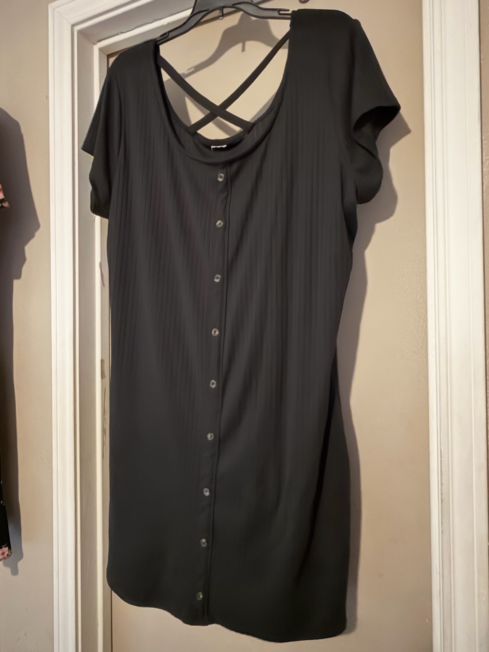 Women's Black Button-Back Short Sleeve Dress